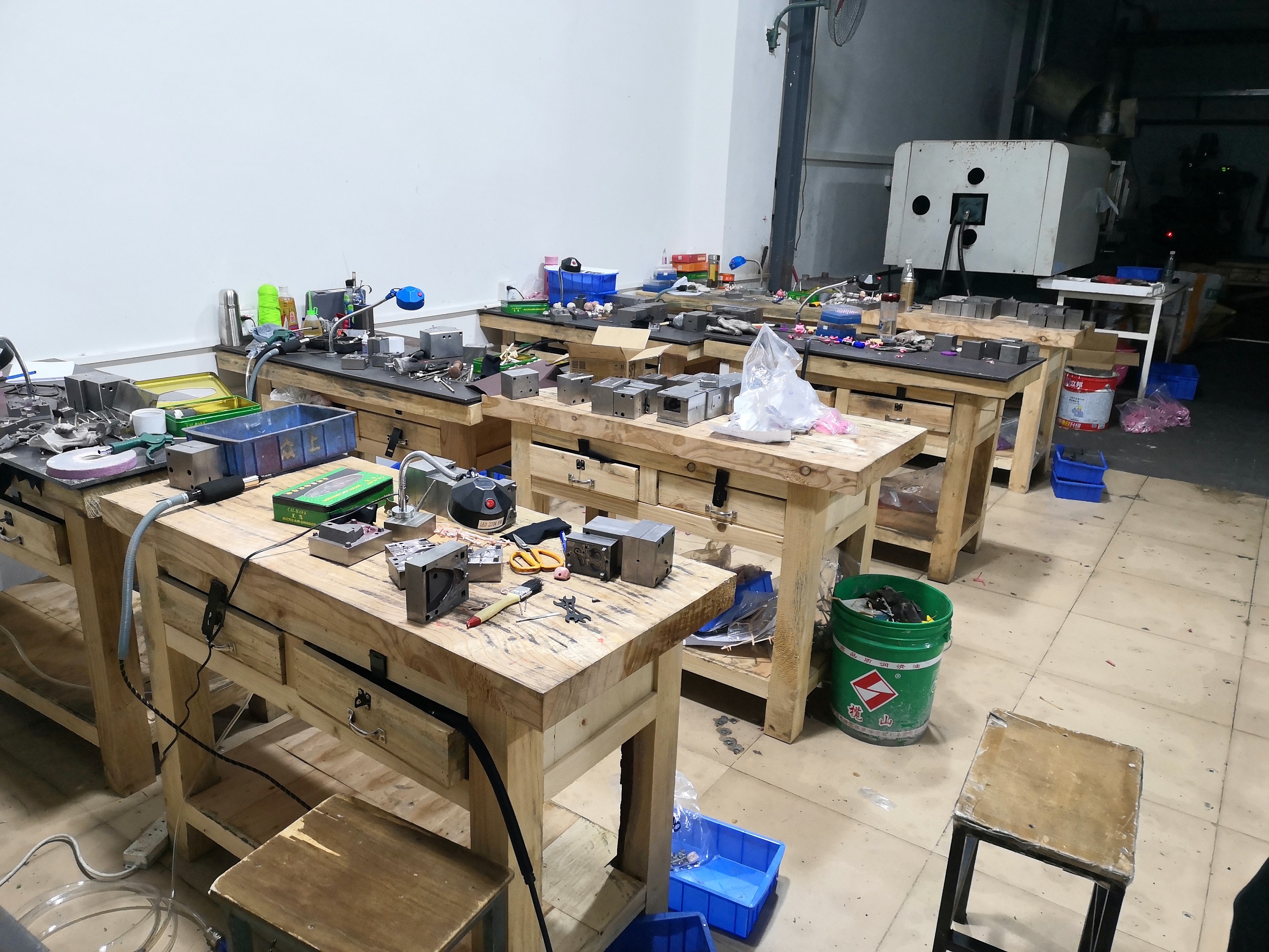 Heavy-duty wooden fitter table – Heavy Equipment Fitter recenzja i cena